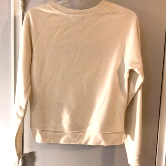 women’s top. - Picture 3 of 5